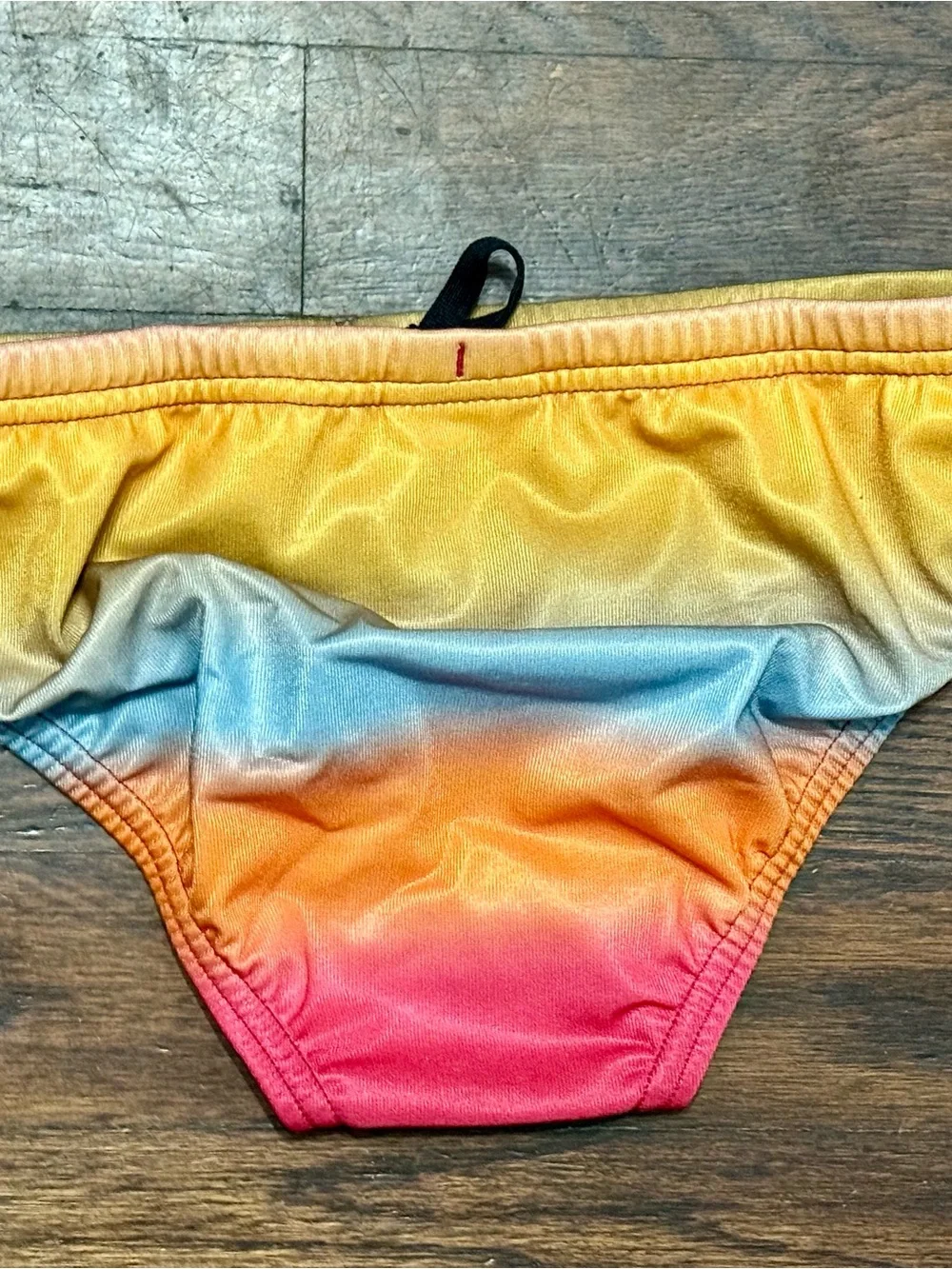 Speedo vibrant ombre